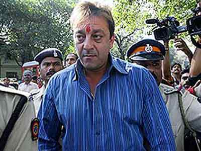 Video : Sanjay Dutt withdraws plea to surrender at Yerwada Jail