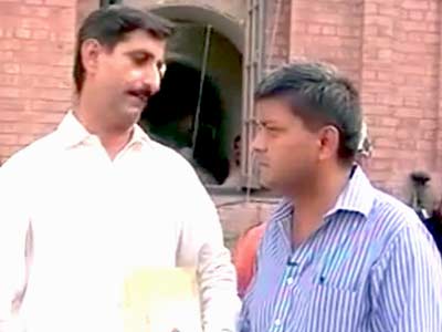 हिंसा झेल रहे पाकिस्तान में मतदान आज