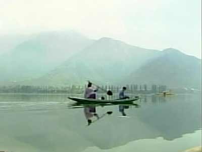 Video : 24 Hours on the resplendent Dal Lake (Aired: September 2003)