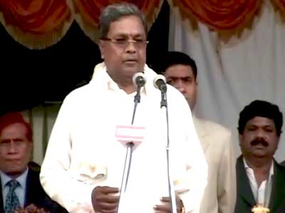 Videos : कर्नाटक : सिद्धारमैया ने ली मुख्यमंत्री पद की शपथ