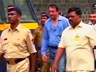 टाडा कोर्ट में सरेंडर करेंगे संजय दत्त