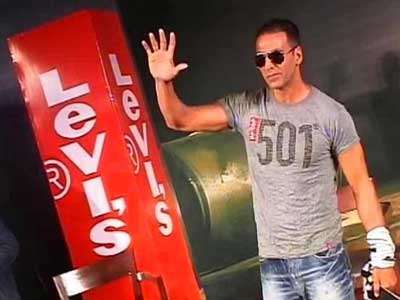 Akshay to play Mithun's part in <i>Shaukeen</i> remake