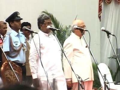 Video : Karnataka: 28 ministers sworn into Siddaramaiah's Cabinet