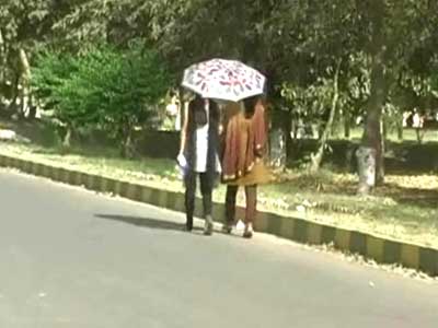 Heat wave grips north India; Delhi experiences season's hottest day