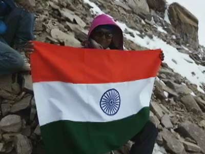 एवरेस्ट पर्वत पर पहुंचीं भारतीय पर्वतारोही अरुणिमा