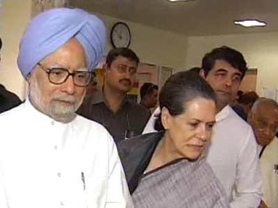 Video : Chhattisgarh Naxal attack: PM, Sonia visit injured in Raipur