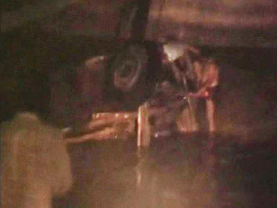 यूपी : बस नहर में गिरी, 21 मरे