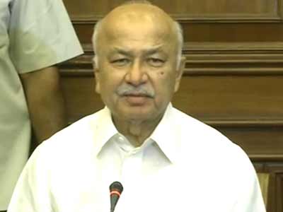 बड़े शहरों में हो सकते हैं नक्सली हमले : शिंदे