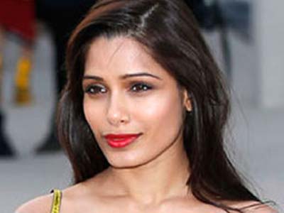 Freida Pinto's Bollywood dreams on hold Freida Pinto's Bollywood dreams on hold