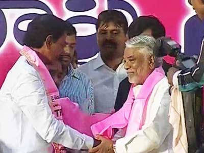 Video : Congress tries to minimise impact of Telangana leaders' exit