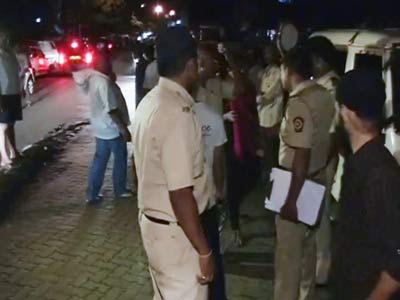 Videos : मुंबई : पिता और बेटी ने की आत्महत्या