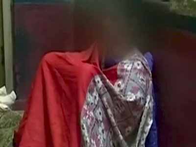 बेंगलुरु : घर में कैद लड़की को कराया आजाद