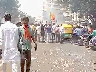 गुजरात उपचुनाव में बीजेपी की जीत, जश्न में डूबे कार्यकर्ता गुजरात उपचुनाव में बीजेपी की जीत, जश्न में डूबे कार्यकर्ता