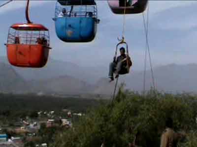 Video : 24 pilgrims were trapped in cable cars for two hours in Tamil Nadu