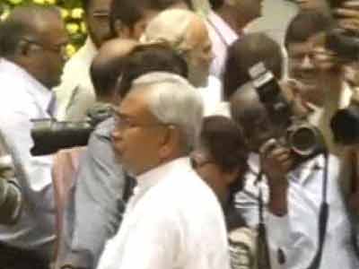 Video : Nitish Kumar and Narendra Modi ignore each other at chief ministers' meet in Delhi