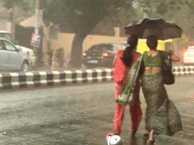 Good news: rains in Delhi. Bad news: rains in rush hour