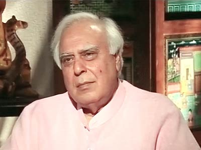 खेल पैसे बनाने के लिए नहीं : सिब्बल