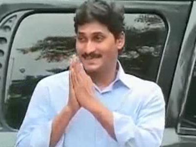 Jagan Mohan Reddy in court for hearing that embarrasses Congress
