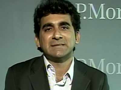 Rupee biggest risk to macro stability: JP Morgan