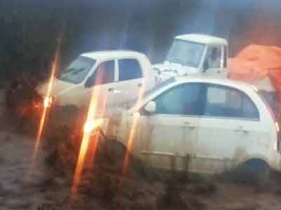 Video : पुणे में तेज बारिश बहा ले गई कार, महिला की मौत