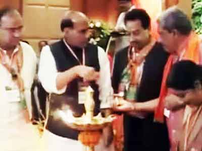 मोदी को चुनावी कमान देने की तैयारी से आडवाणी खफा?