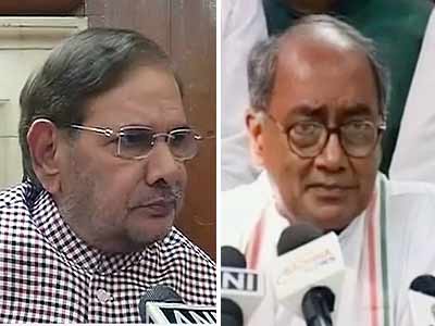 आडवाणी के घर पर मोदी समर्थकों की नारेबाजी