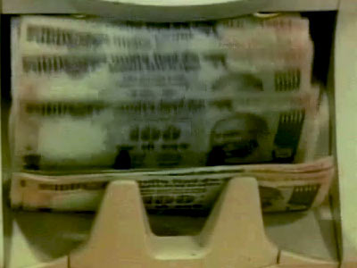 Rupee hits record low, stirs concern about economy