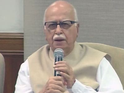 Video : LK Advani quits all posts in the BJP