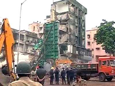 Video : Mumbai building collapse: rescue operations called off