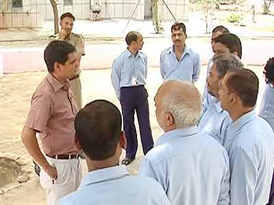 तिहाड़ जेल में रहकर भी आजाद जिंदगी जी रहे हैं ये कैदी