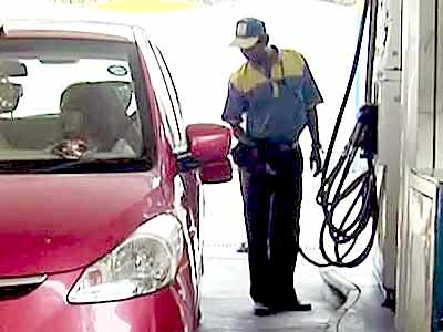 Videos : दो रुपये महंगा हुआ पेट्रोल