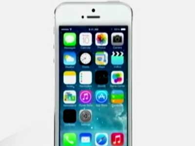 Apple debuts iOS7