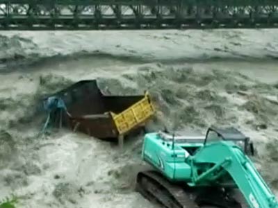 Rain triggers landslides in Uttarakhand; Char Dham Yatra suspended
