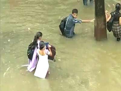 Video : Downpour in Mumbai to continue, people asked to stay indoors