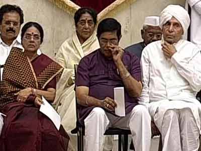 कैबिनेट में फेरबदल, आठ नए मंत्री शामिल