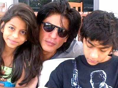 Video : Shah Rukh Khan voted most popular father