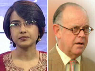 Markets awaiting Federal Reserve's comments on QE tapering