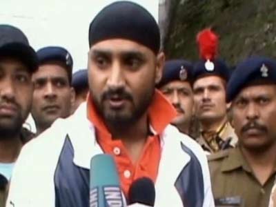 Harbhajan turns counsellor for stranded tourists