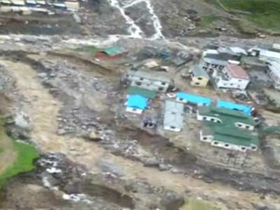 Videos : पहाड़ों पर तबाही का मंजर, मंदिर सुरक्षित