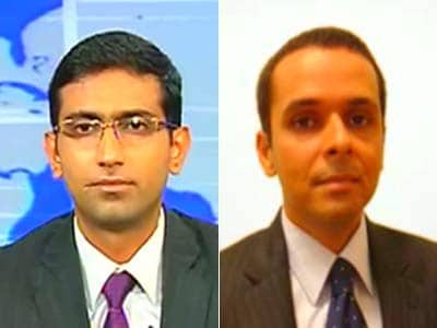 Video : Rupee fall due to global risk-off: Standard Chartered Bank