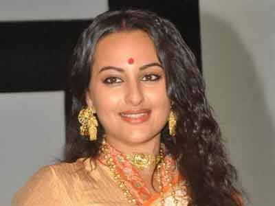 400px x 300px - Sonakshi refuses to promote films in malls