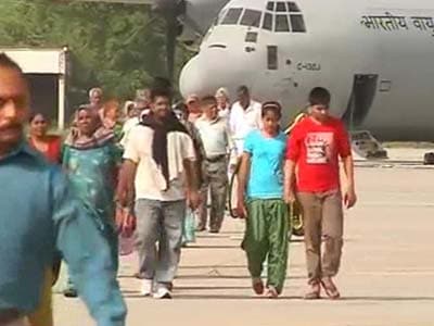 Video : Uttarakhand: Air Force's massive C-130J makes maiden landing at Dharasu, evacuates 113 people