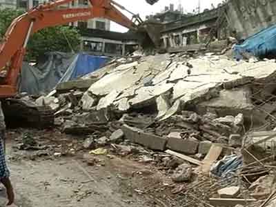 मुंबई में एक और इमारत गिरी, आठ की मौत