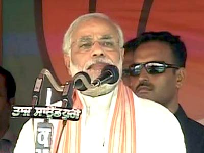 लोगों के बलिदानों को झुठलाती रही है कांग्रेस : नरेंद्र मोदी