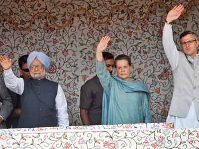 A day after terror strike, PM, Sonia Gandhi visit Kashmir