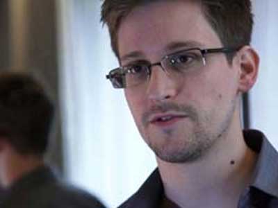 Video : Snowden in Moscow airport's transit zone, Russia won't extradite him