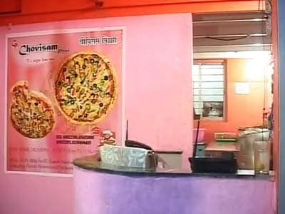 Video : Mumbai pizza delivery boy attacked customer with knife, rolling pin