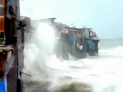 मुंबई : लहरों पर बसेरा...