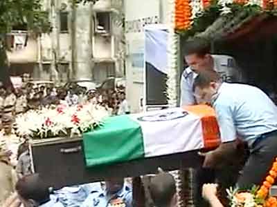 Videos : शहीद विंग कमांडर डेरल कैस्टिलिनो का हुआ अंतिम संस्कार