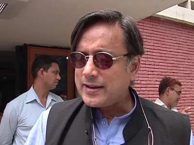 Video : Twitter minister Tharoor takes on Modi